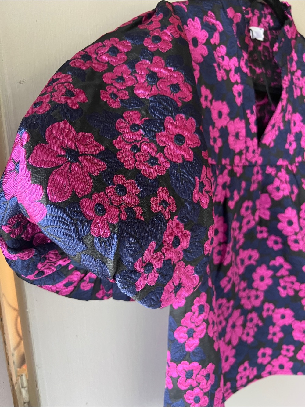 Floral Puff Sleeve Top in Hot Pink and Navy - Picture 3 of 4